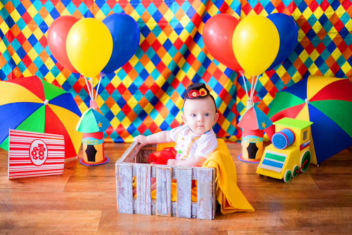 acompanhamento mensal de bebe caxias do sul figurino cenario tematico  personagem foto infantil serra gaucha fotografia familia mundo azul rosa ensaio fotografico crianca newborn baby menino menina smash the cake esmague o bolo banheira urso circo