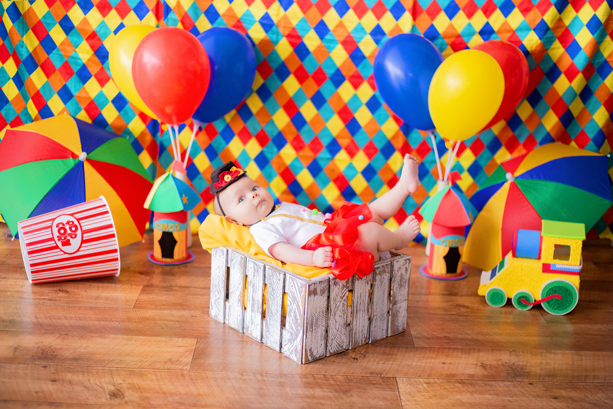 acompanhamento mensal de bebe caxias do sul figurino cenario tematico  personagem foto infantil serra gaucha fotografia familia mundo azul rosa ensaio fotografico crianca newborn baby menino menina smash the cake esmague o bolo banheira urso circo