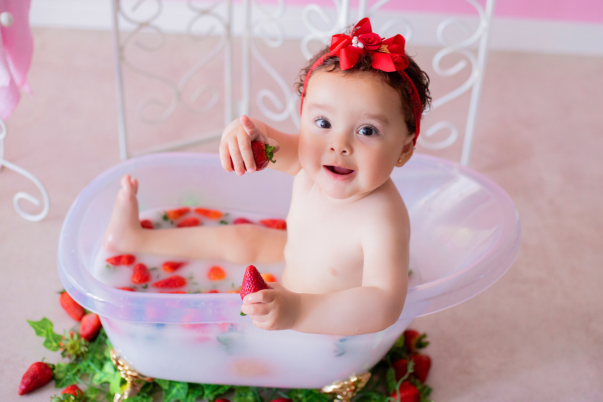acompanhamento mensal de bebe caxias do sul figurino cenario tematico  personagem foto infantil serra gaucha fotografia familia mundo azul rosa ensaio fotografico crianca newborn baby menino menina smash the cake esmague o bolo banheira urso circo