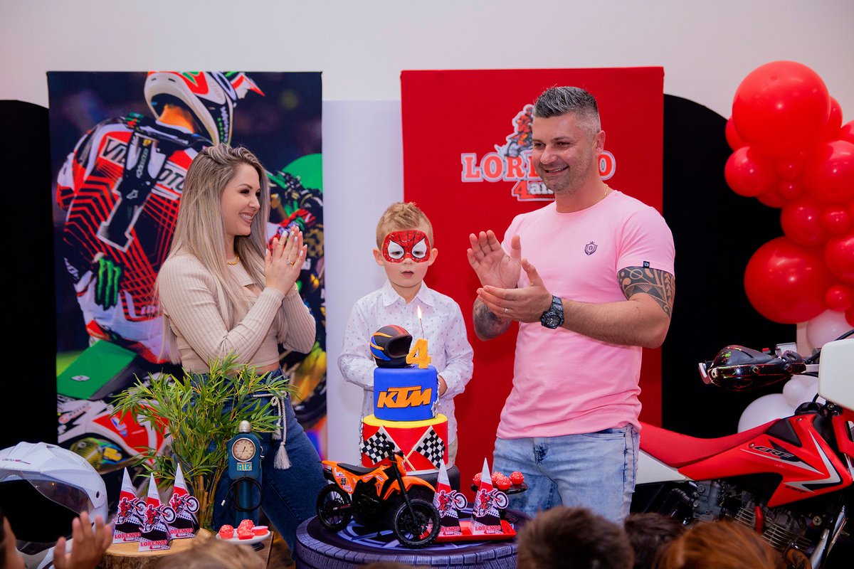 acompanhamento mensal de bebe caxias do sul figurino cenario tematico  personagem foto infantil serra gaucha fotografia familia mundo azul rosa ensaio fotografico crianca newborn baby menino menina smash the cake esmague o bolo banheira urso circo