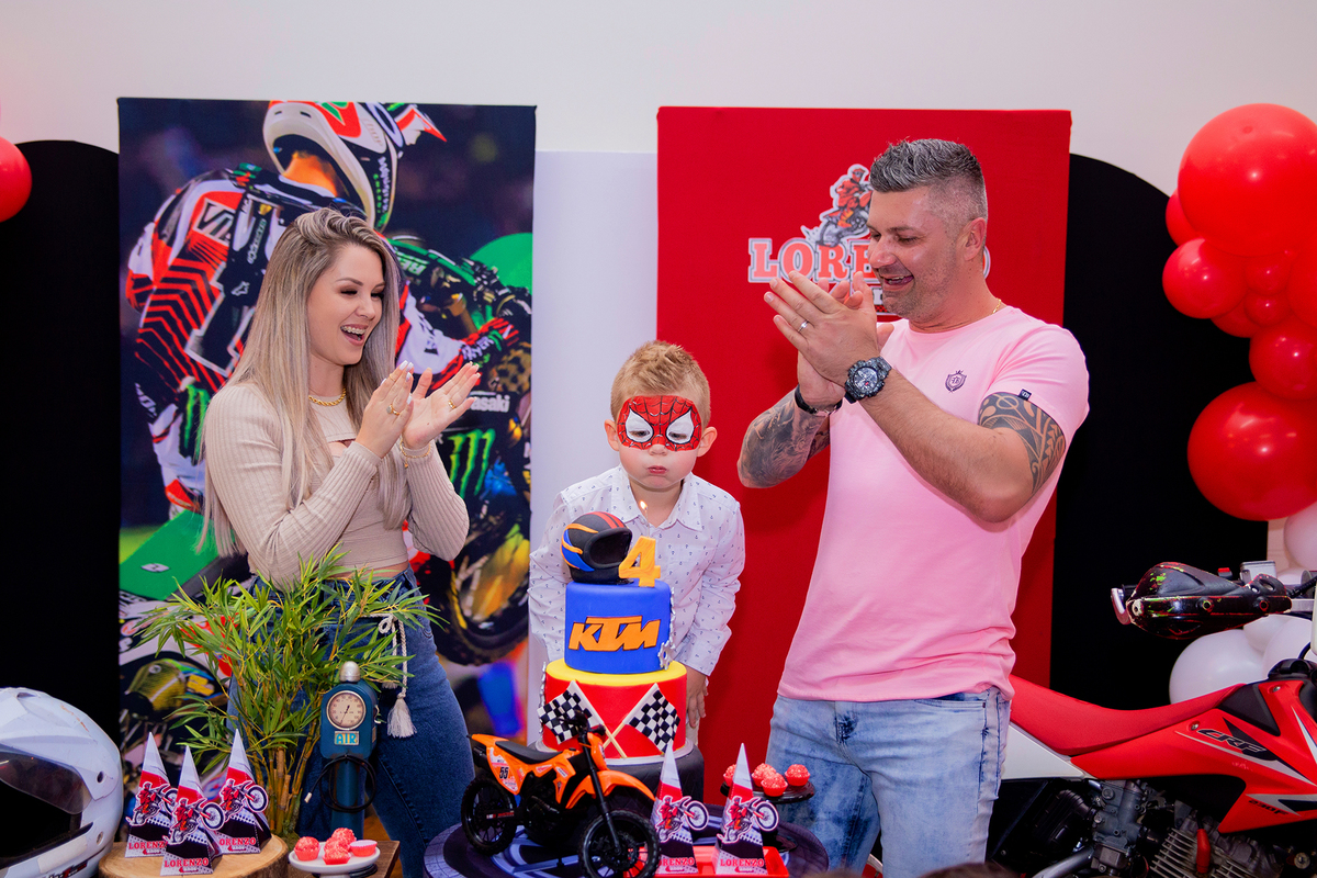 acompanhamento mensal de bebe caxias do sul figurino cenario tematico  personagem foto infantil serra gaucha fotografia familia mundo azul rosa ensaio fotografico crianca newborn baby menino menina smash the cake esmague o bolo banheira urso circo