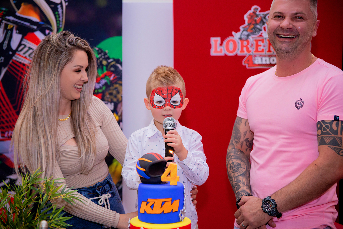 acompanhamento mensal de bebe caxias do sul figurino cenario tematico  personagem foto infantil serra gaucha fotografia familia mundo azul rosa ensaio fotografico crianca newborn baby menino menina smash the cake esmague o bolo banheira urso circo