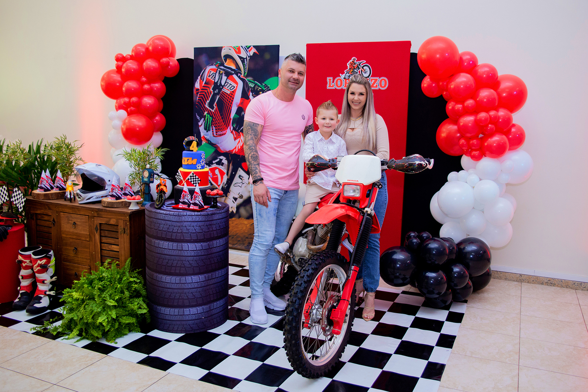 acompanhamento mensal de bebe caxias do sul figurino cenario tematico  personagem foto infantil serra gaucha fotografia familia mundo azul rosa ensaio fotografico crianca newborn baby menino menina smash the cake esmague o bolo banheira urso circo