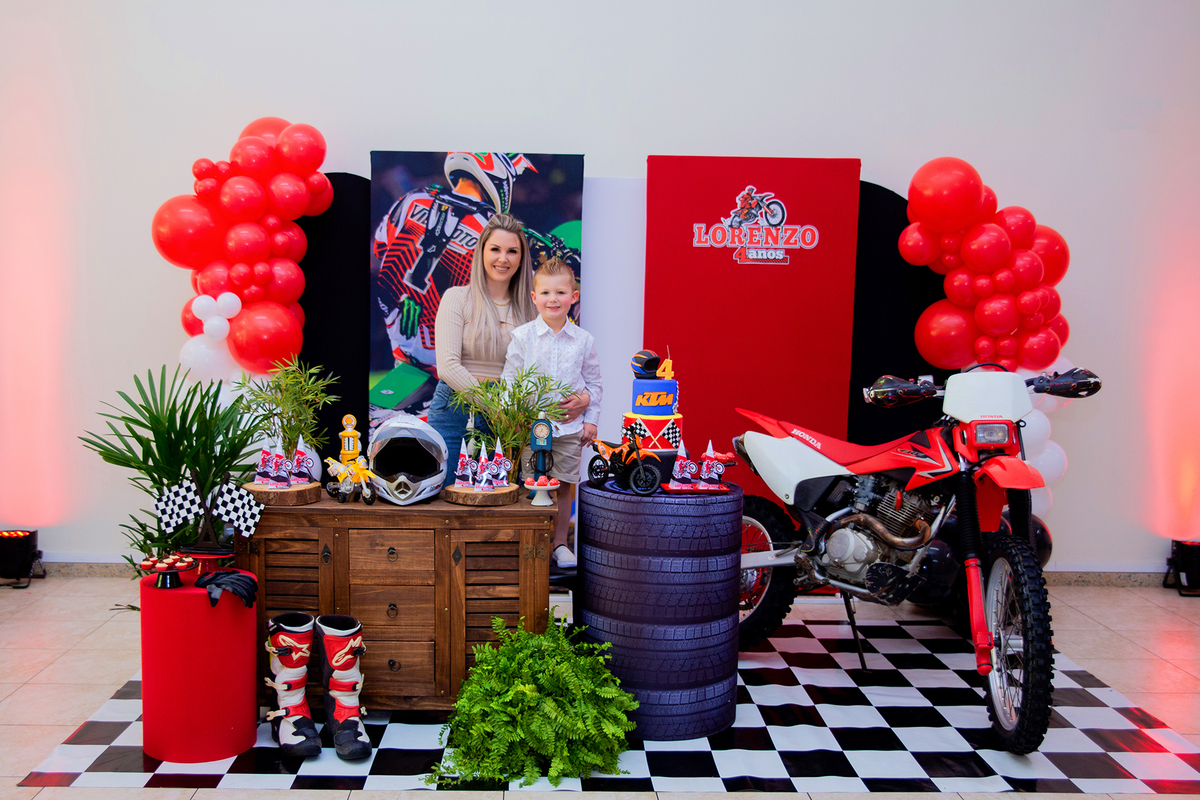 acompanhamento mensal de bebe caxias do sul figurino cenario tematico  personagem foto infantil serra gaucha fotografia familia mundo azul rosa ensaio fotografico crianca newborn baby menino menina smash the cake esmague o bolo banheira urso circo
