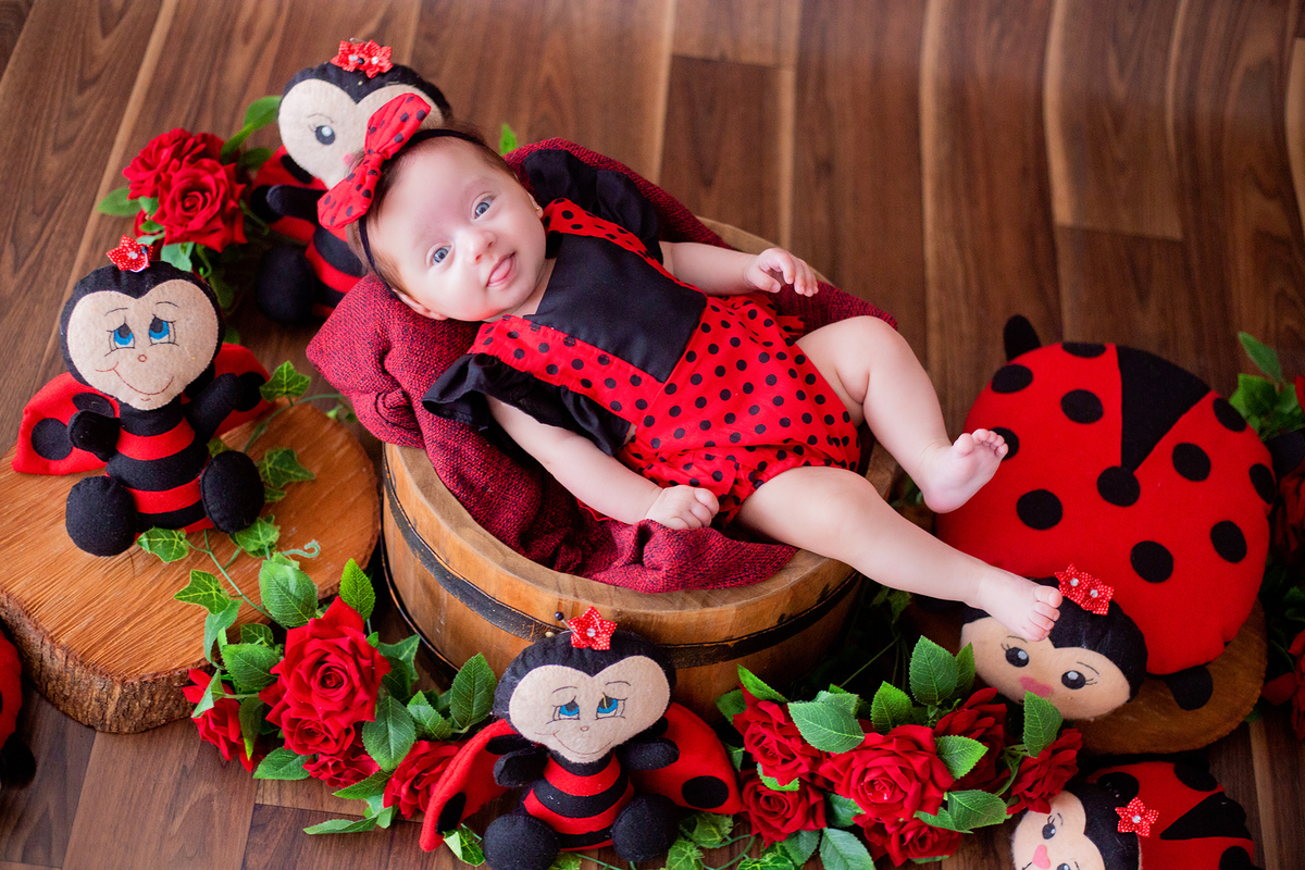 acompanhamento mensal de bebe caxias do sul figurino cenario tematico  personagem foto infantil serra gaucha fotografia familia mundo azul rosa ensaio fotografico crianca newborn baby menino menina smash the cake esmague o bolo banheira urso circo