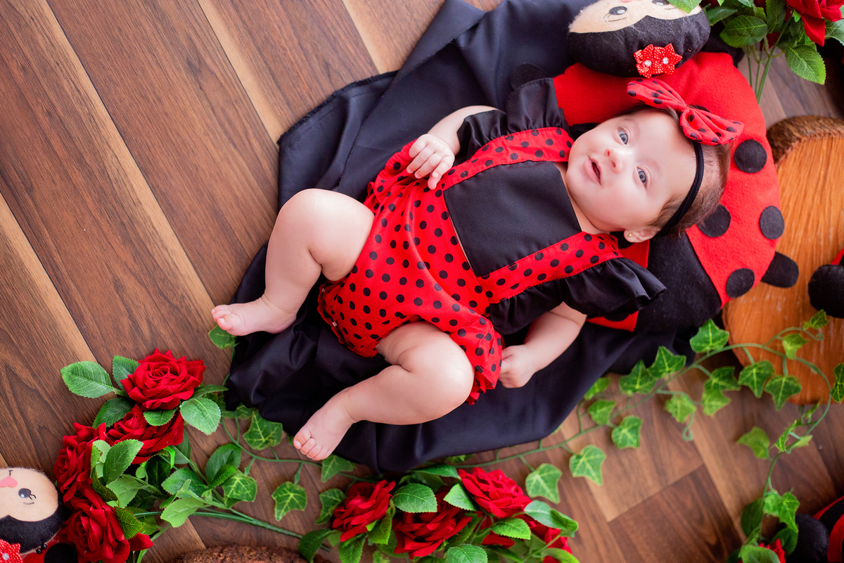 acompanhamento mensal de bebe caxias do sul figurino cenario tematico  personagem foto infantil serra gaucha fotografia familia mundo azul rosa ensaio fotografico crianca newborn baby menino menina smash the cake esmague o bolo banheira urso circo