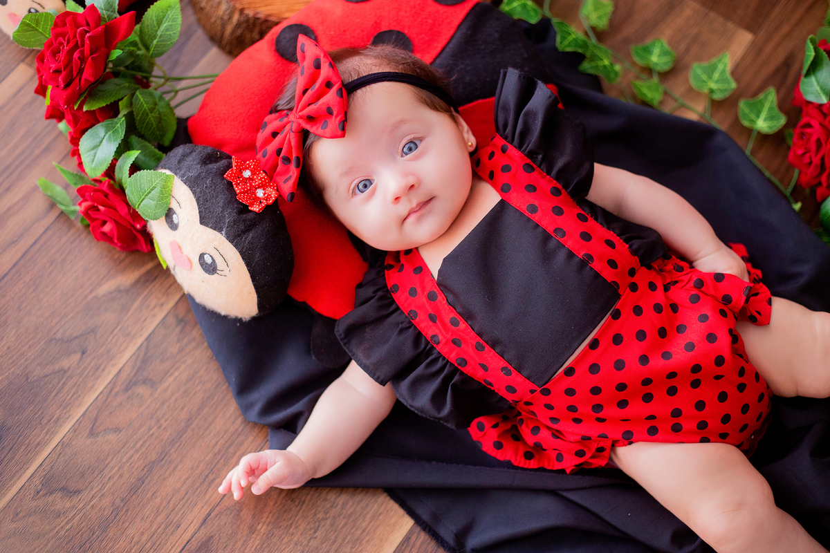 acompanhamento mensal de bebe caxias do sul figurino cenario tematico  personagem foto infantil serra gaucha fotografia familia mundo azul rosa ensaio fotografico crianca newborn baby menino menina smash the cake esmague o bolo banheira urso circo