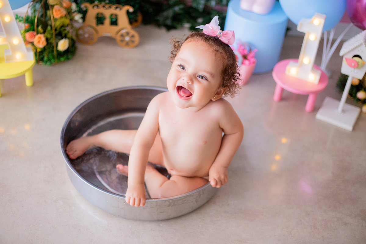 acompanhamento mensal de bebe caxias do sul figurino cenario tematico  personagem foto infantil serra gaucha fotografia familia mundo azul rosa ensaio fotografico crianca newborn baby menino menina smash the cake esmague o bolo banheira urso circo