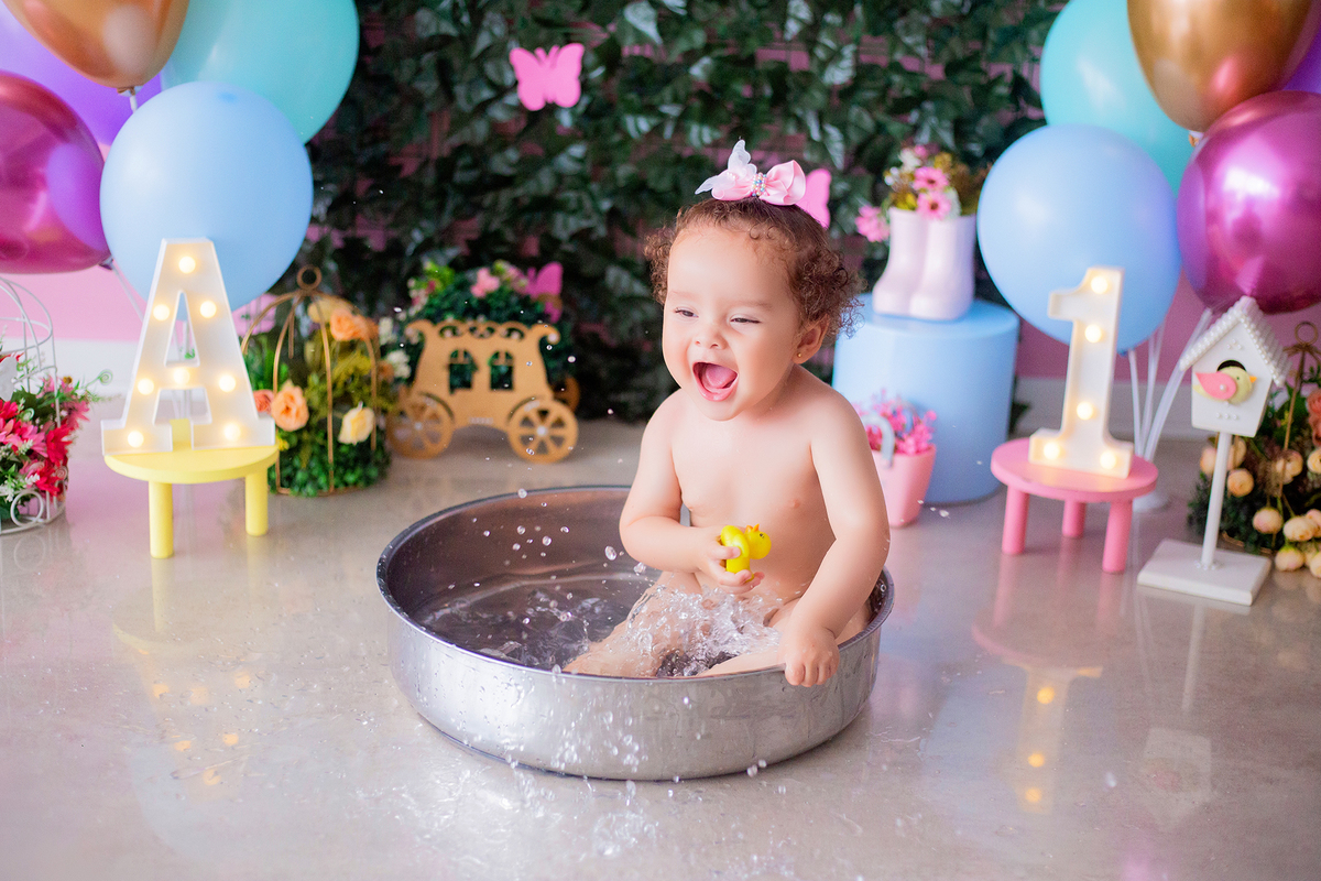 acompanhamento mensal de bebe caxias do sul figurino cenario tematico  personagem foto infantil serra gaucha fotografia familia mundo azul rosa ensaio fotografico crianca newborn baby menino menina smash the cake esmague o bolo banheira urso circo