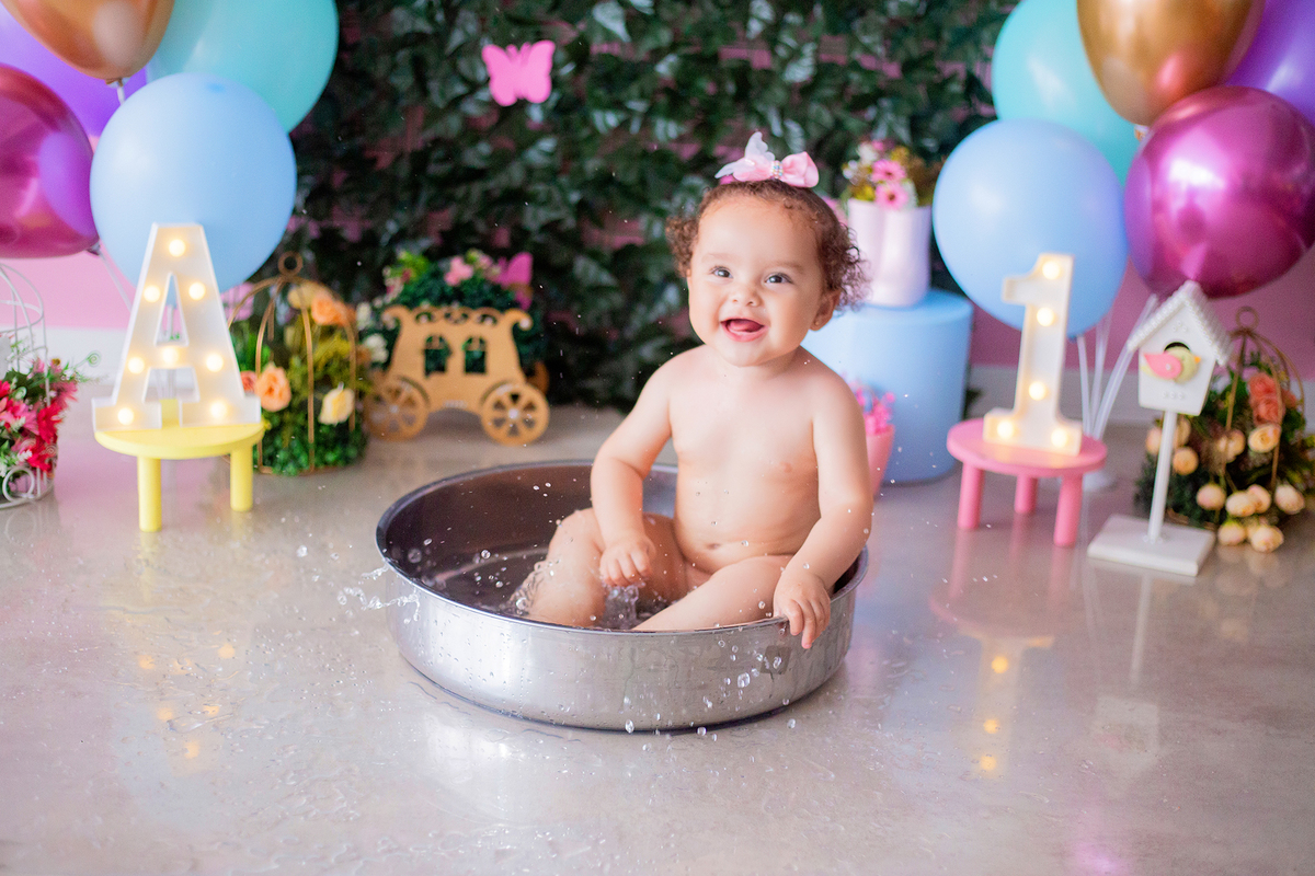 acompanhamento mensal de bebe caxias do sul figurino cenario tematico  personagem foto infantil serra gaucha fotografia familia mundo azul rosa ensaio fotografico crianca newborn baby menino menina smash the cake esmague o bolo banheira urso circo