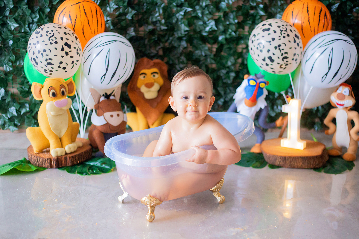 acompanhamento mensal de bebe caxias do sul figurino cenario tematico  personagem foto infantil serra gaucha fotografia familia mundo azul rosa ensaio fotografico crianca newborn baby menino menina smash the cake esmague o bolo banheira urso circo