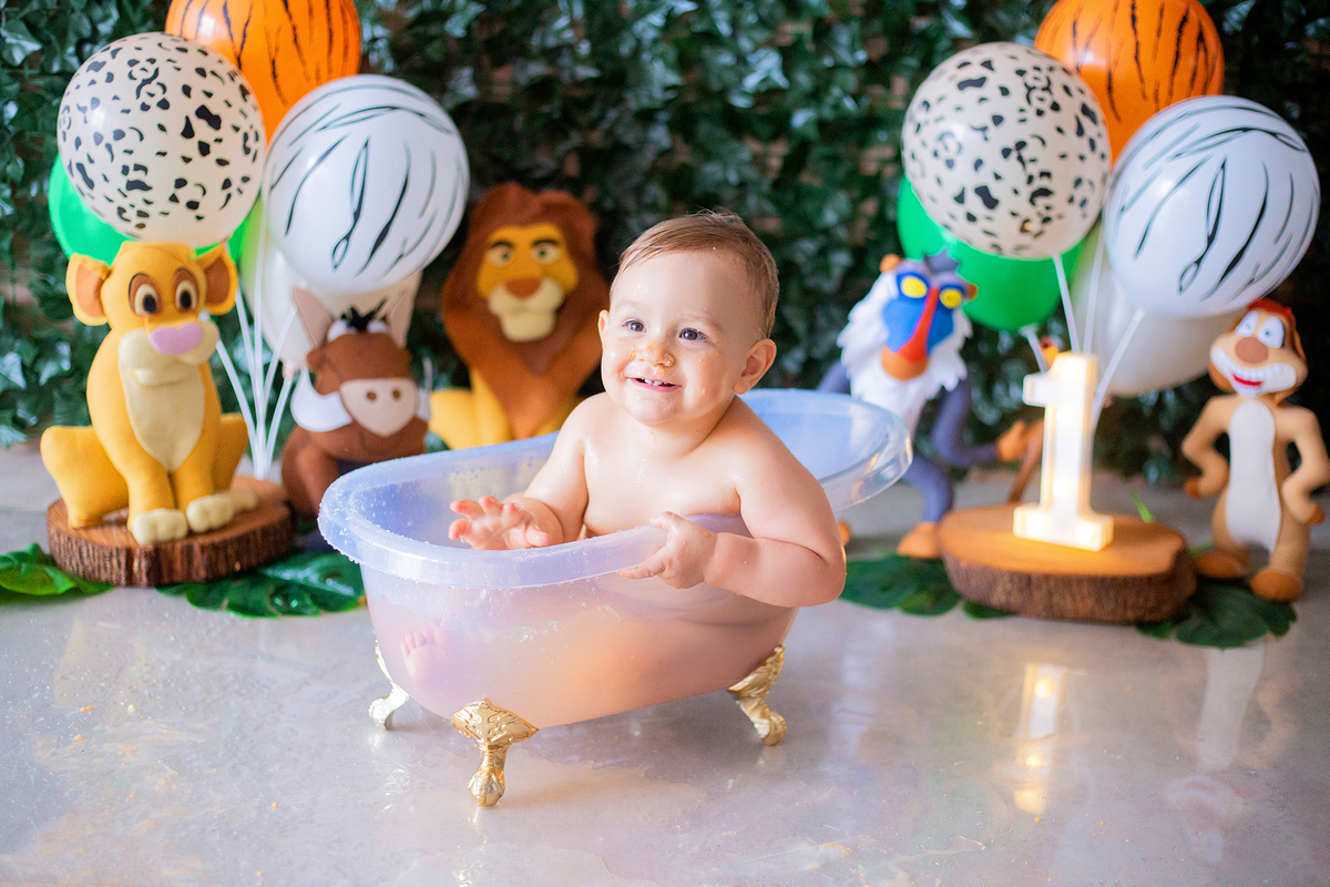acompanhamento mensal de bebe caxias do sul figurino cenario tematico  personagem foto infantil serra gaucha fotografia familia mundo azul rosa ensaio fotografico crianca newborn baby menino menina smash the cake esmague o bolo banheira urso circo