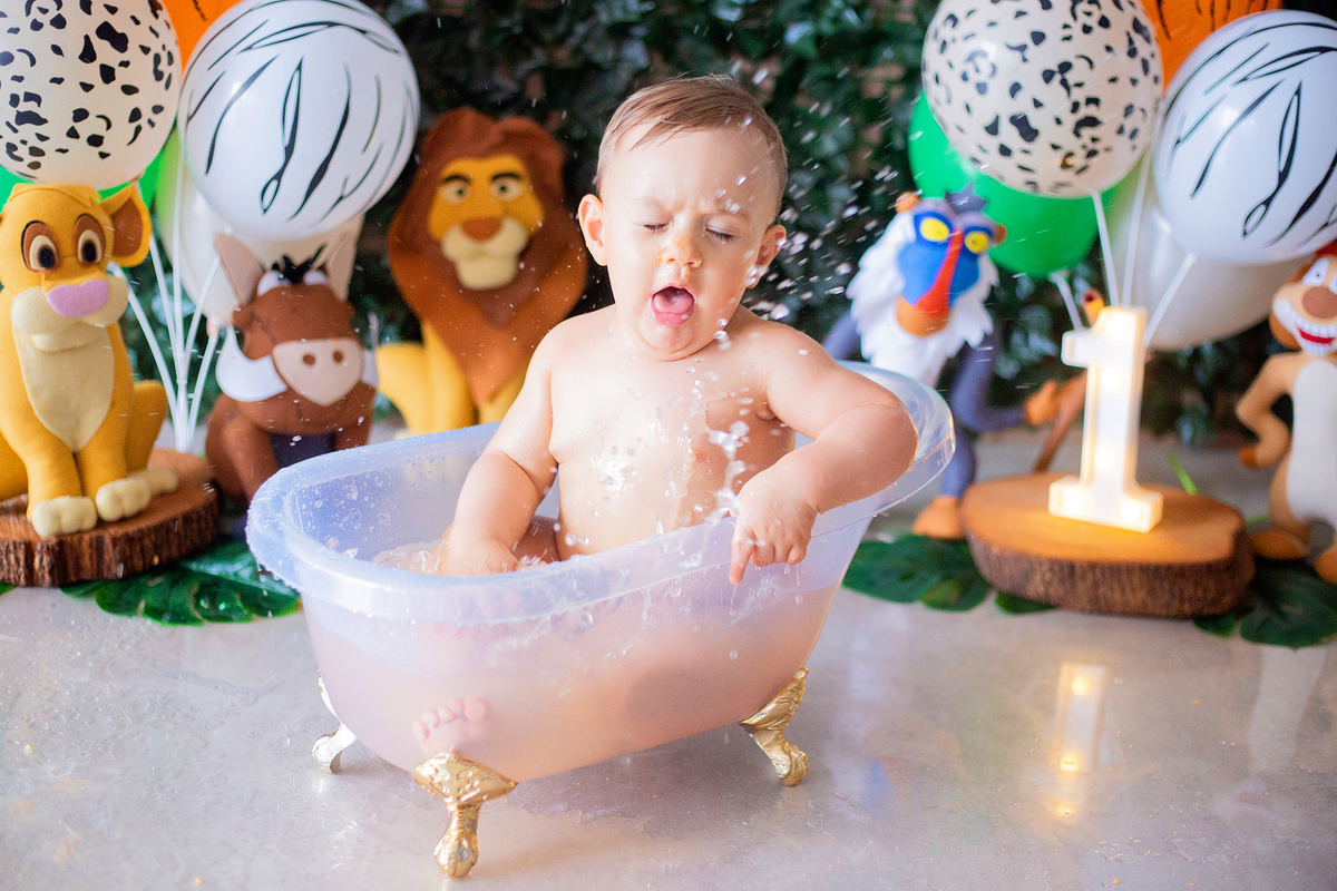 acompanhamento mensal de bebe caxias do sul figurino cenario tematico  personagem foto infantil serra gaucha fotografia familia mundo azul rosa ensaio fotografico crianca newborn baby menino menina smash the cake esmague o bolo banheira urso circo