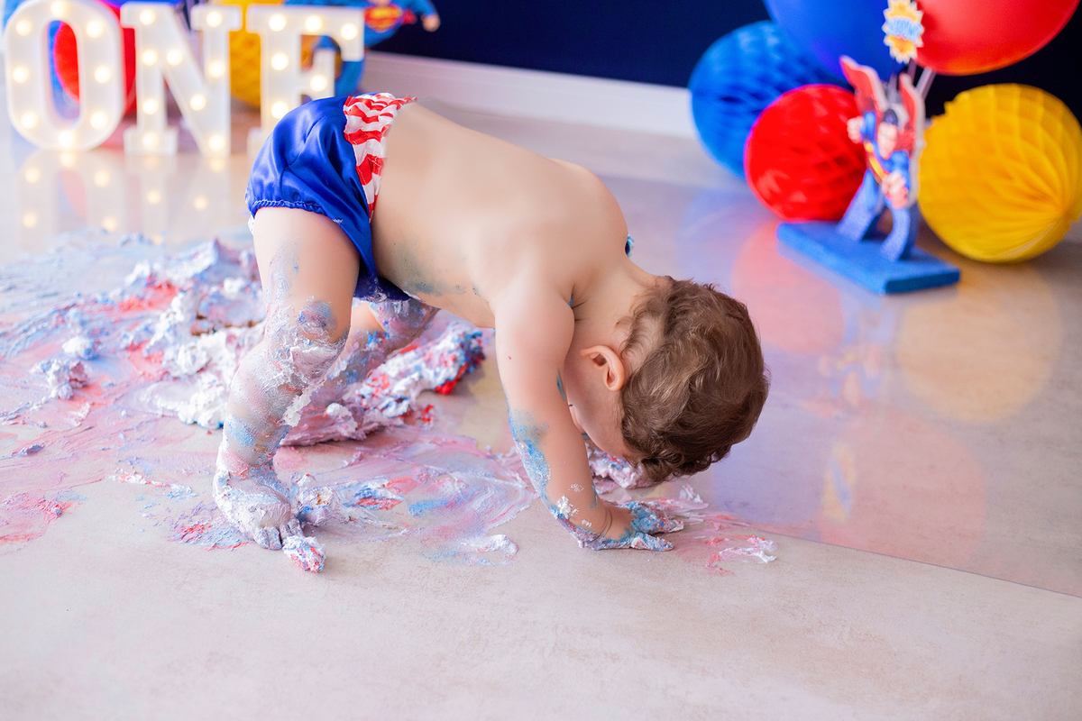 acompanhamento mensal de bebe caxias do sul figurino cenario tematico  personagem foto infantil serra gaucha fotografia familia mundo azul rosa ensaio fotografico crianca newborn baby menino menina smash the cake esmague o bolo banheira urso circo