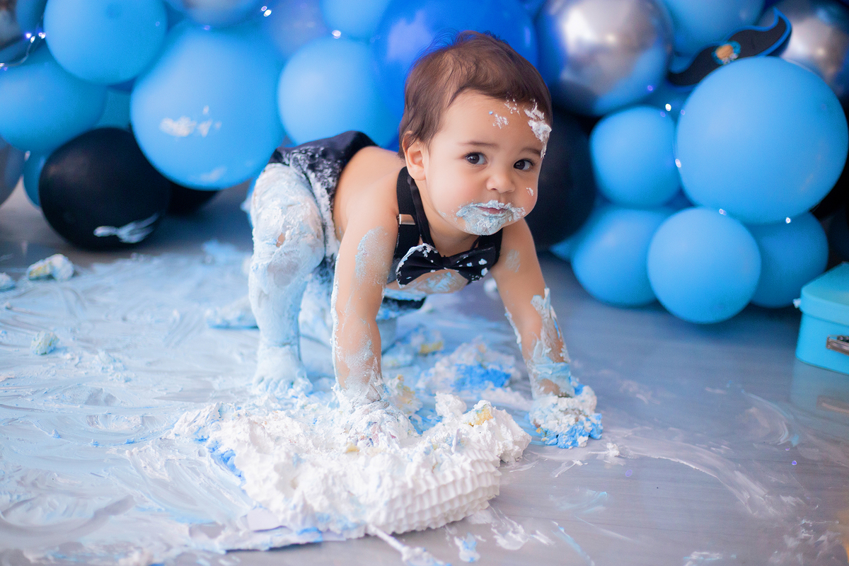 acompanhamento mensal de bebe caxias do sul figurino cenario tematico  personagem foto infantil serra gaucha fotografia familia mundo azul rosa ensaio fotografico crianca newborn baby menino menina smash the cake esmague o bolo banheira urso circo