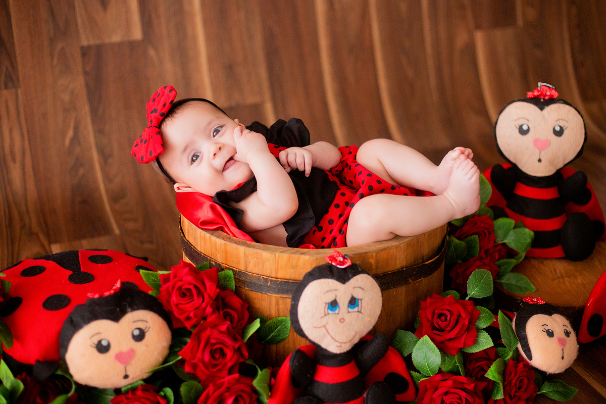 acompanhamento mensal de bebe caxias do sul figurino cenario tematico  personagem foto infantil serra gaucha fotografia familia mundo azul rosa ensaio fotografico crianca newborn baby menino menina smash the cake esmague o bolo banheira urso circo