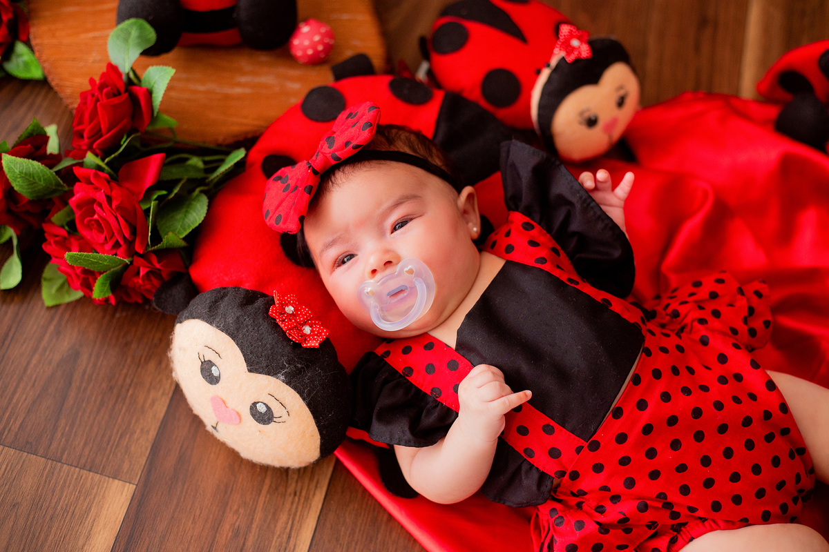 acompanhamento mensal de bebe caxias do sul figurino cenario tematico  personagem foto infantil serra gaucha fotografia familia mundo azul rosa ensaio fotografico crianca newborn baby menino menina smash the cake esmague o bolo banheira urso circo