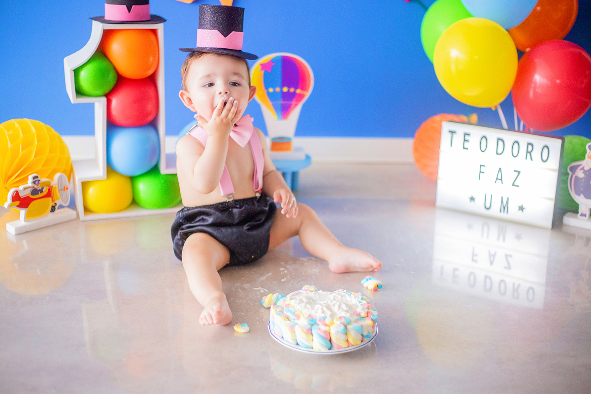 acompanhamento mensal de bebe caxias do sul figurino cenario tematico  personagem foto infantil serra gaucha fotografia familia mundo azul rosa ensaio fotografico crianca newborn baby menino menina smash the cake esmague o bolo banheira urso circo