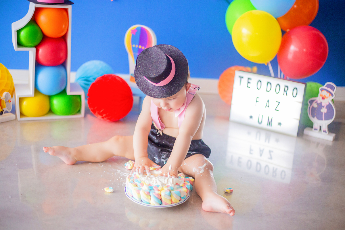 acompanhamento mensal de bebe caxias do sul figurino cenario tematico  personagem foto infantil serra gaucha fotografia familia mundo azul rosa ensaio fotografico crianca newborn baby menino menina smash the cake esmague o bolo banheira urso circo