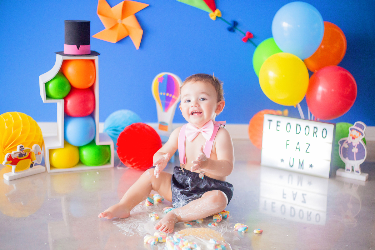 acompanhamento mensal de bebe caxias do sul figurino cenario tematico  personagem foto infantil serra gaucha fotografia familia mundo azul rosa ensaio fotografico crianca newborn baby menino menina smash the cake esmague o bolo banheira urso circo