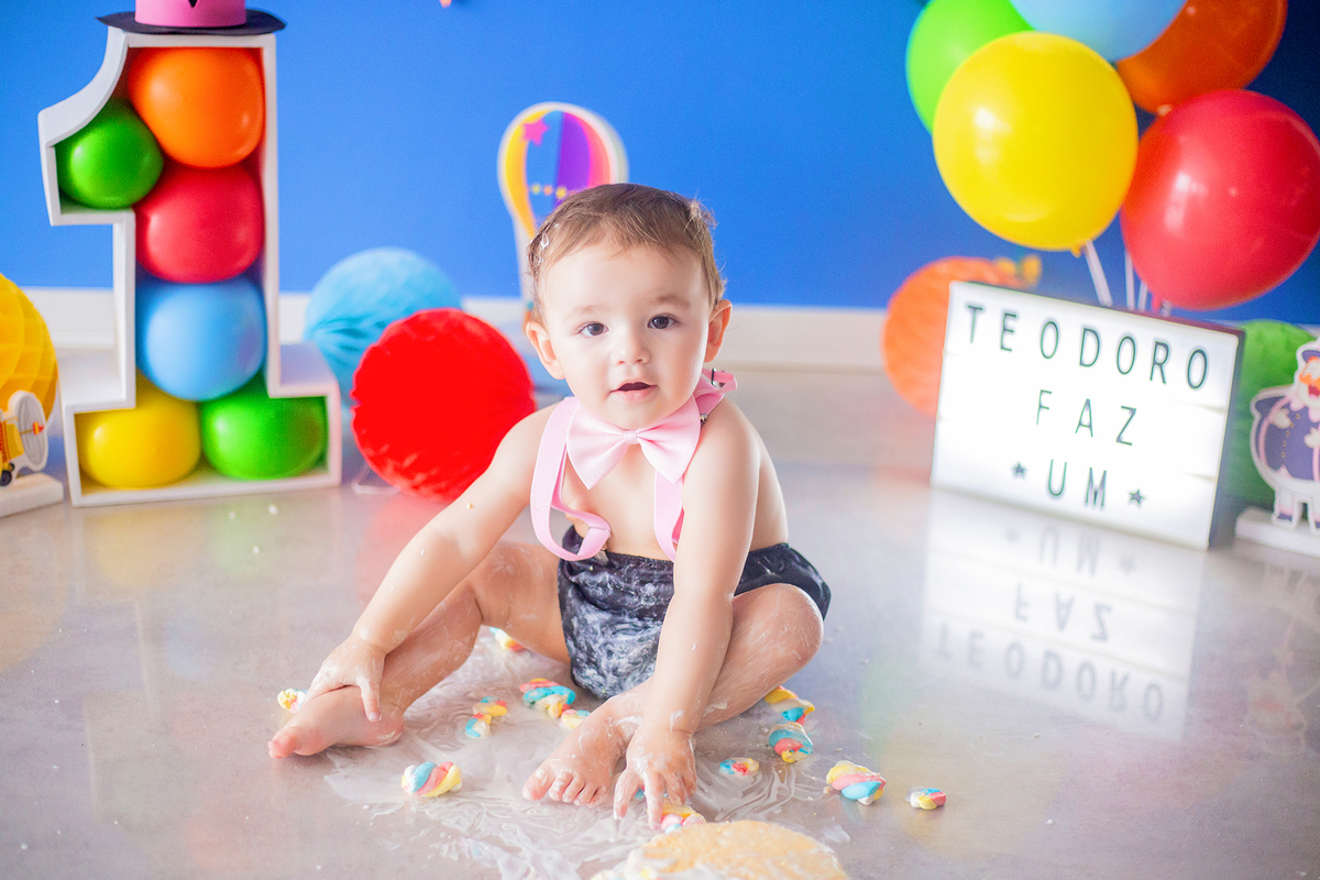 acompanhamento mensal de bebe caxias do sul figurino cenario tematico  personagem foto infantil serra gaucha fotografia familia mundo azul rosa ensaio fotografico crianca newborn baby menino menina smash the cake esmague o bolo banheira urso circo