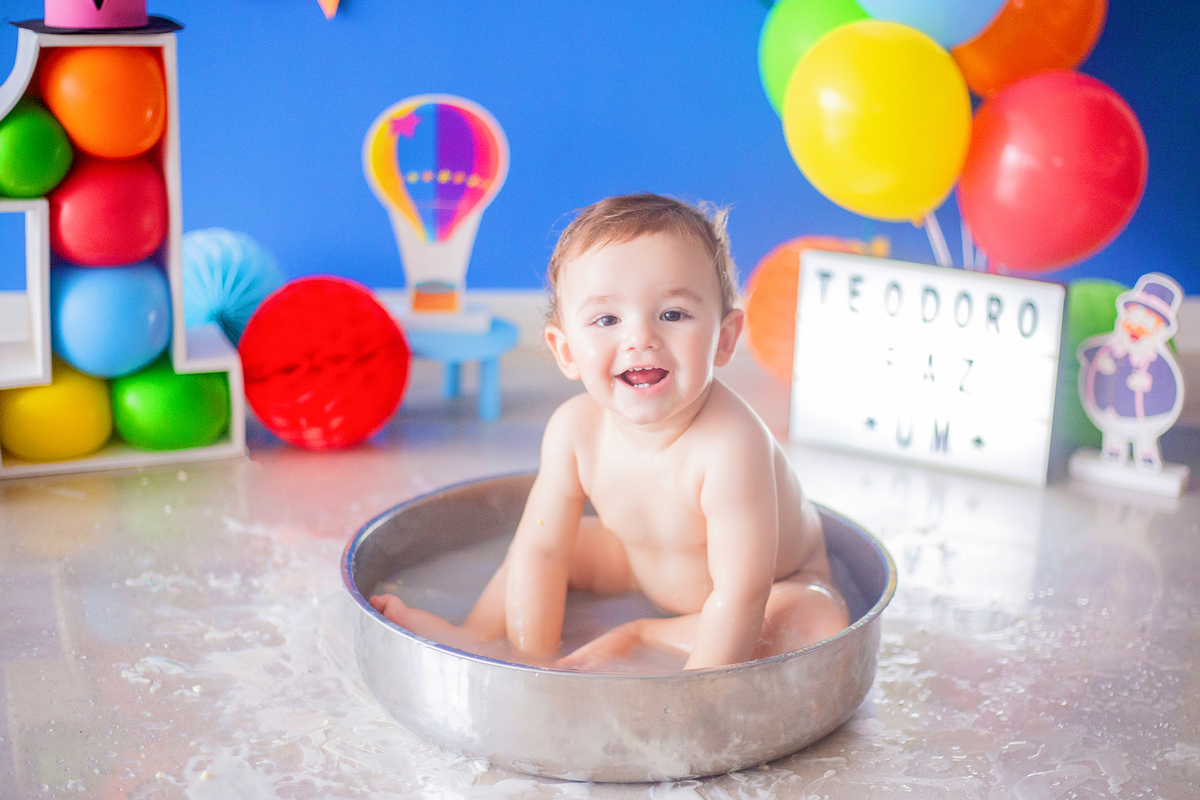 acompanhamento mensal de bebe caxias do sul figurino cenario tematico  personagem foto infantil serra gaucha fotografia familia mundo azul rosa ensaio fotografico crianca newborn baby menino menina smash the cake esmague o bolo banheira urso circo