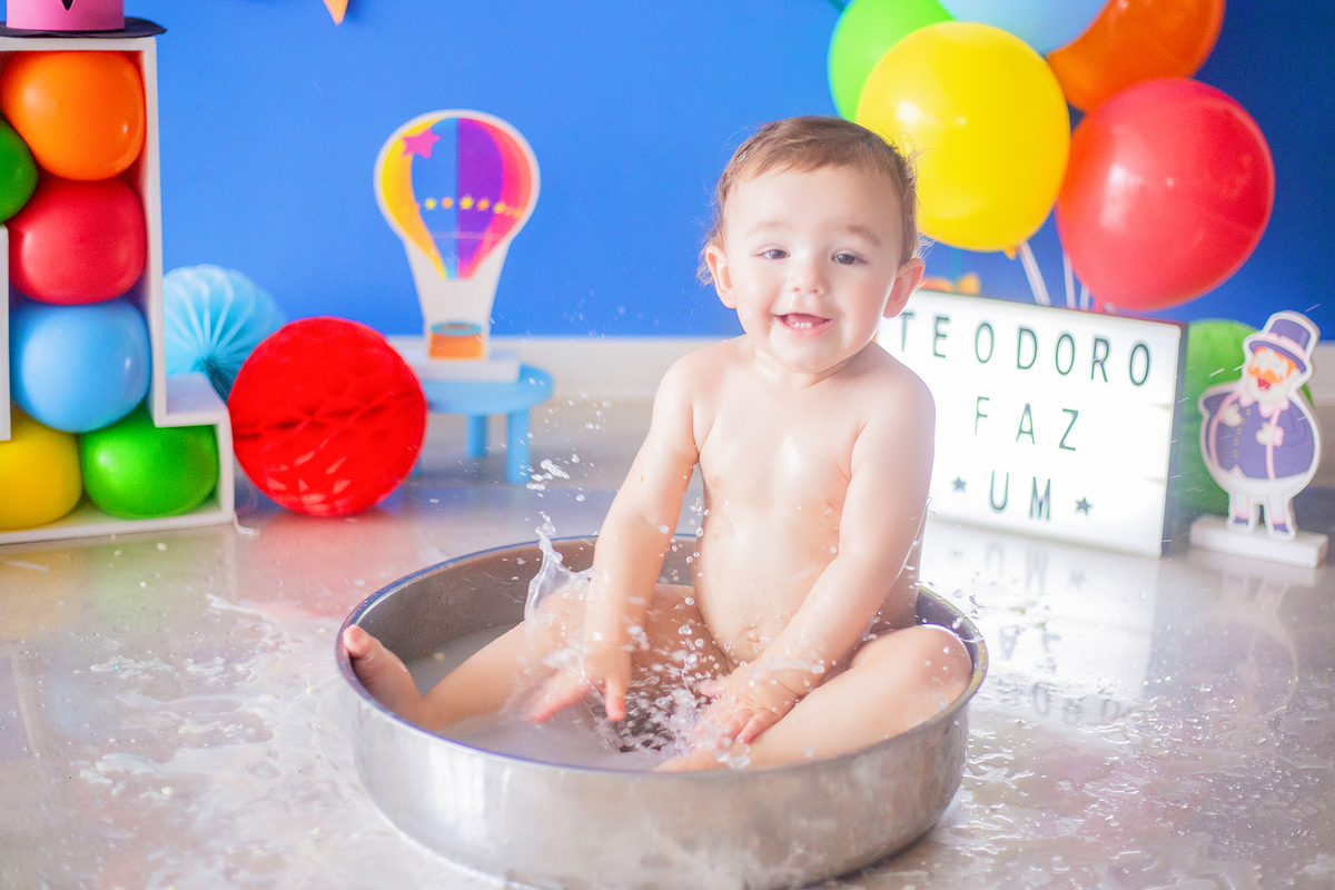 acompanhamento mensal de bebe caxias do sul figurino cenario tematico  personagem foto infantil serra gaucha fotografia familia mundo azul rosa ensaio fotografico crianca newborn baby menino menina smash the cake esmague o bolo banheira urso circo