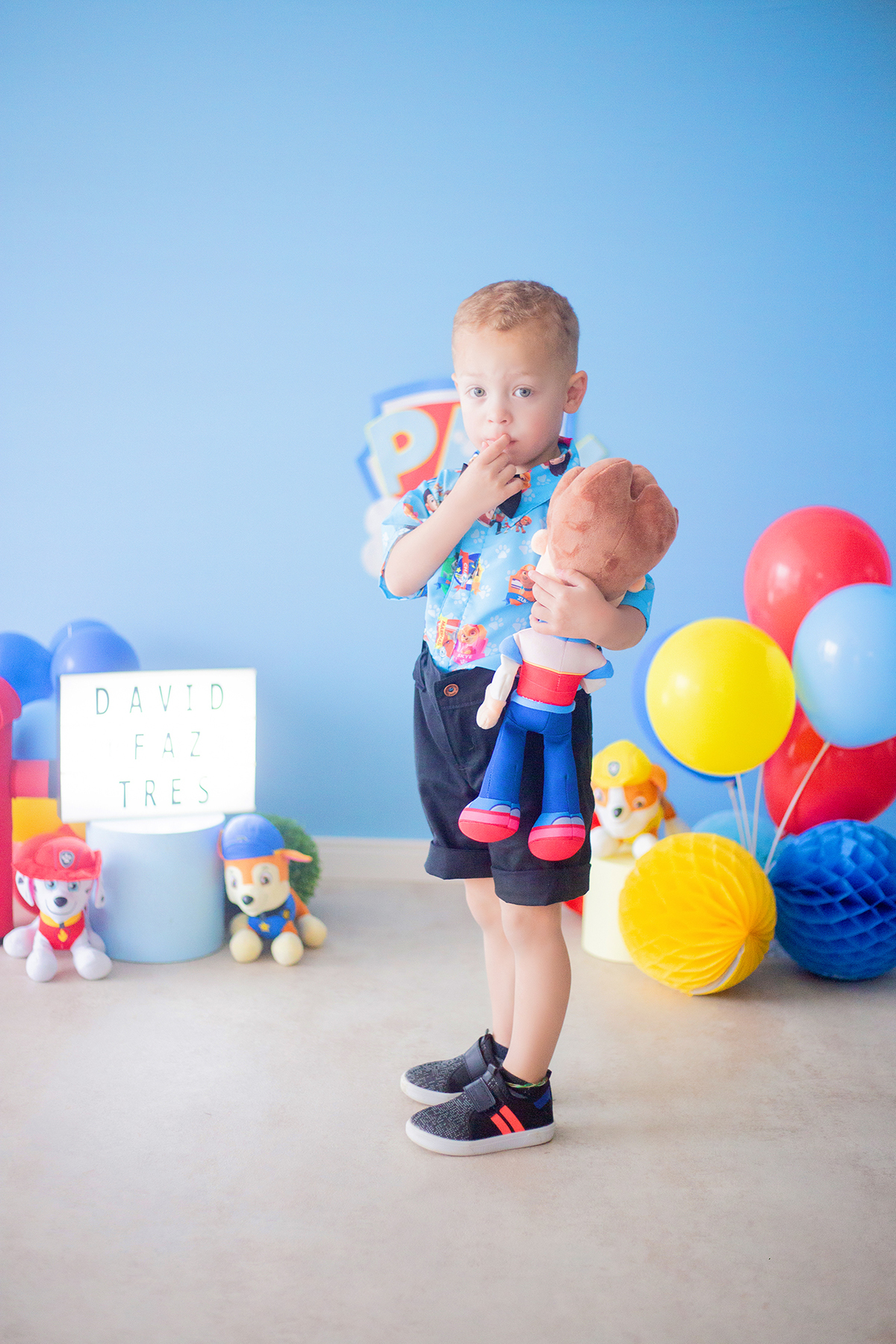 acompanhamento mensal de bebe caxias do sul figurino cenario tematico  personagem foto infantil serra gaucha fotografia familia mundo azul rosa ensaio fotografico crianca newborn baby menino menina smash the cake esmague o bolo banheira urso circo