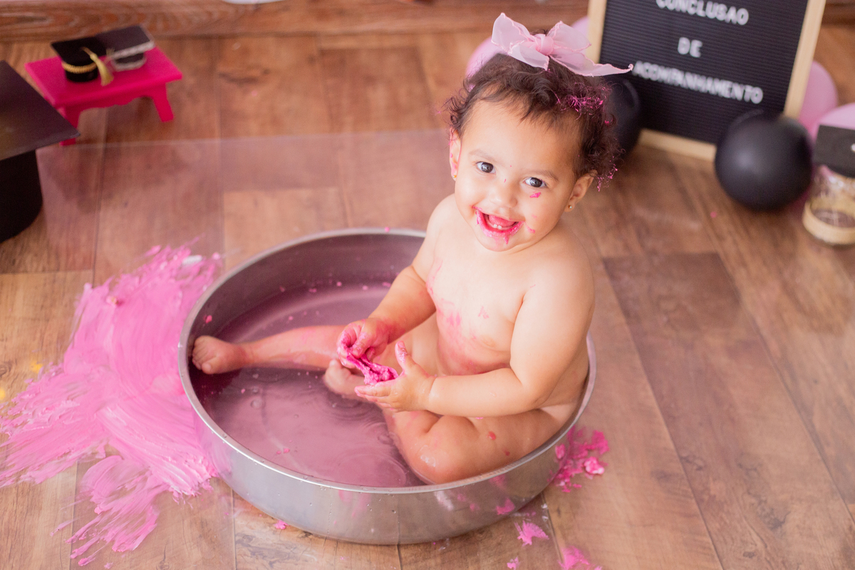 acompanhamento mensal de bebe caxias do sul figurino cenario tematico  personagem foto infantil serra gaucha fotografia familia mundo azul rosa ensaio fotografico crianca newborn baby menino menina smash the cake esmague o bolo banheira urso circo