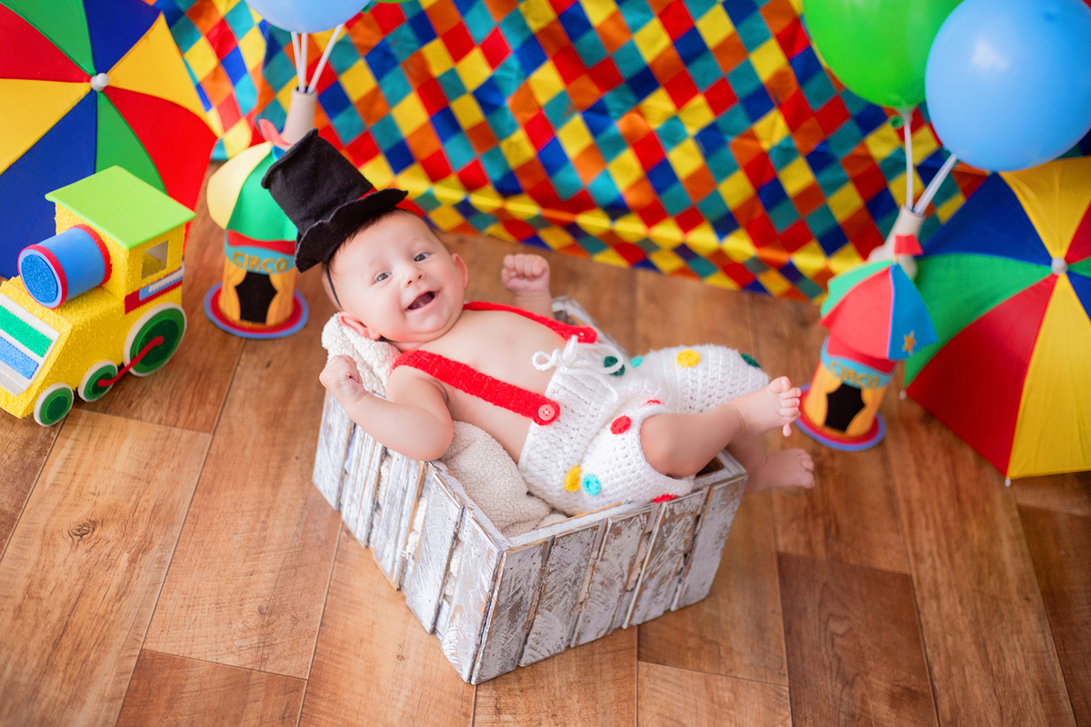 acompanhamento mensal de bebe caxias do sul figurino cenario tematico  personagem foto infantil serra gaucha fotografia familia mundo azul rosa ensaio fotografico crianca newborn baby menino menina smash the cake esmague o bolo banheira urso circo