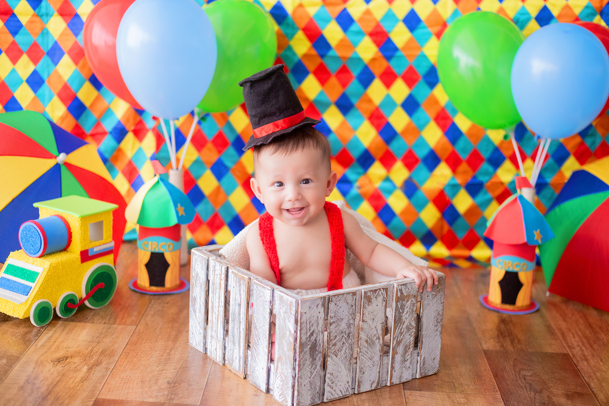 acompanhamento mensal de bebe caxias do sul figurino cenario tematico  personagem foto infantil serra gaucha fotografia familia mundo azul rosa ensaio fotografico crianca newborn baby menino menina smash the cake esmague o bolo banheira urso circo