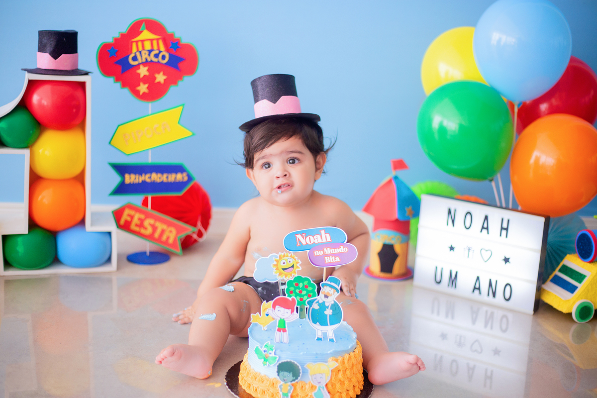 acompanhamento mensal de bebe caxias do sul figurino cenario tematico  personagem foto infantil serra gaucha fotografia familia mundo azul rosa ensaio fotografico crianca newborn baby menino menina smash the cake esmague o bolo banheira urso circo