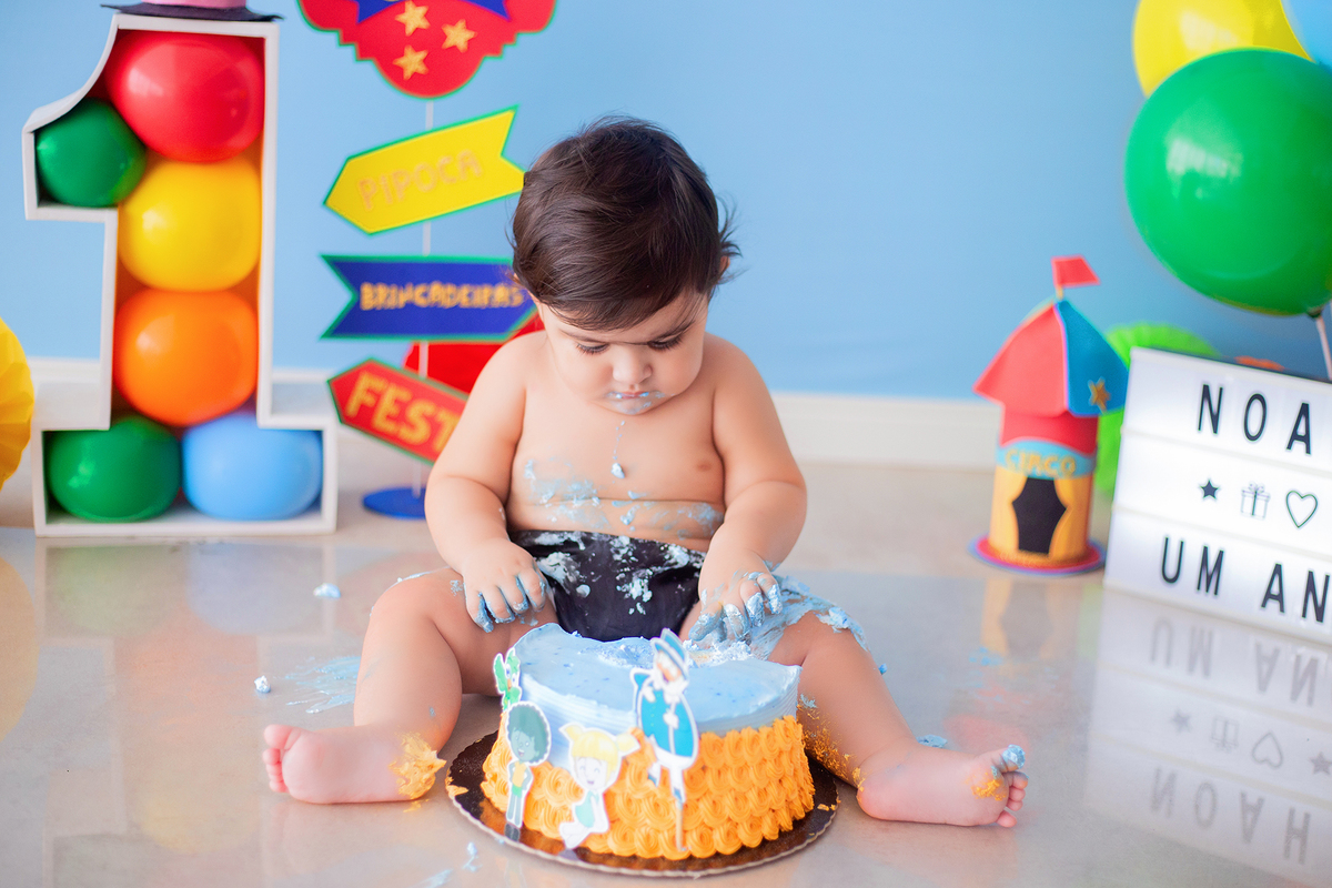 acompanhamento mensal de bebe caxias do sul figurino cenario tematico  personagem foto infantil serra gaucha fotografia familia mundo azul rosa ensaio fotografico crianca newborn baby menino menina smash the cake esmague o bolo banheira urso circo