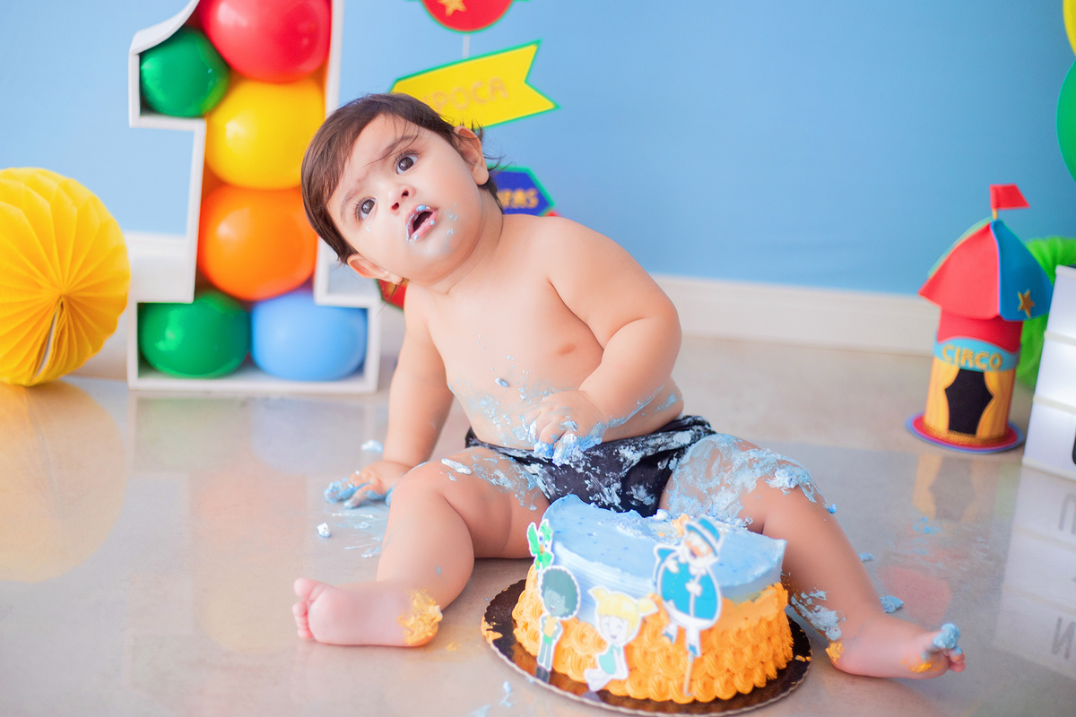 acompanhamento mensal de bebe caxias do sul figurino cenario tematico  personagem foto infantil serra gaucha fotografia familia mundo azul rosa ensaio fotografico crianca newborn baby menino menina smash the cake esmague o bolo banheira urso circo
