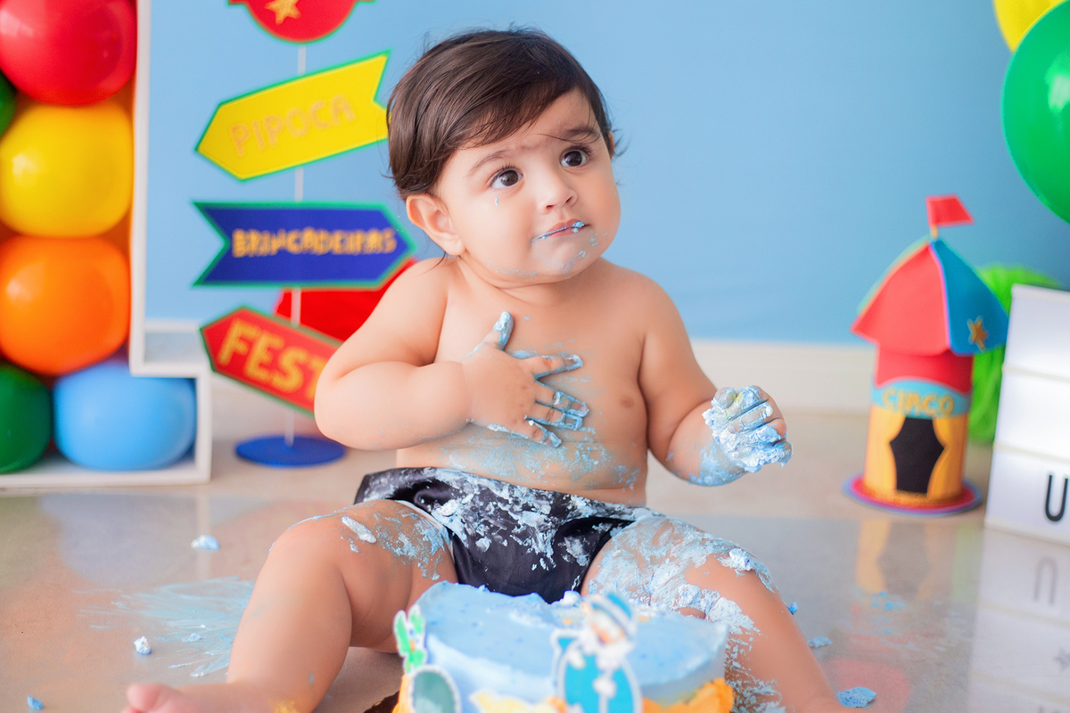 acompanhamento mensal de bebe caxias do sul figurino cenario tematico  personagem foto infantil serra gaucha fotografia familia mundo azul rosa ensaio fotografico crianca newborn baby menino menina smash the cake esmague o bolo banheira urso circo