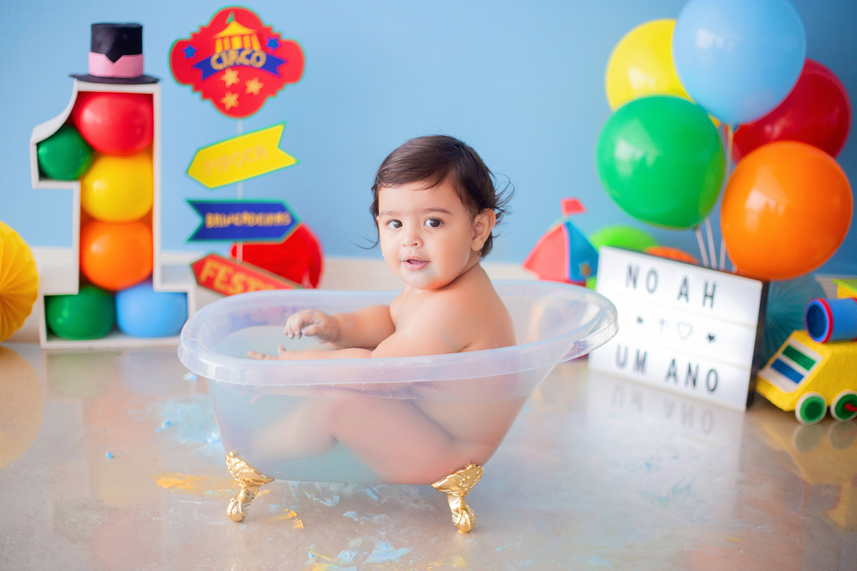 acompanhamento mensal de bebe caxias do sul figurino cenario tematico  personagem foto infantil serra gaucha fotografia familia mundo azul rosa ensaio fotografico crianca newborn baby menino menina smash the cake esmague o bolo banheira urso circo