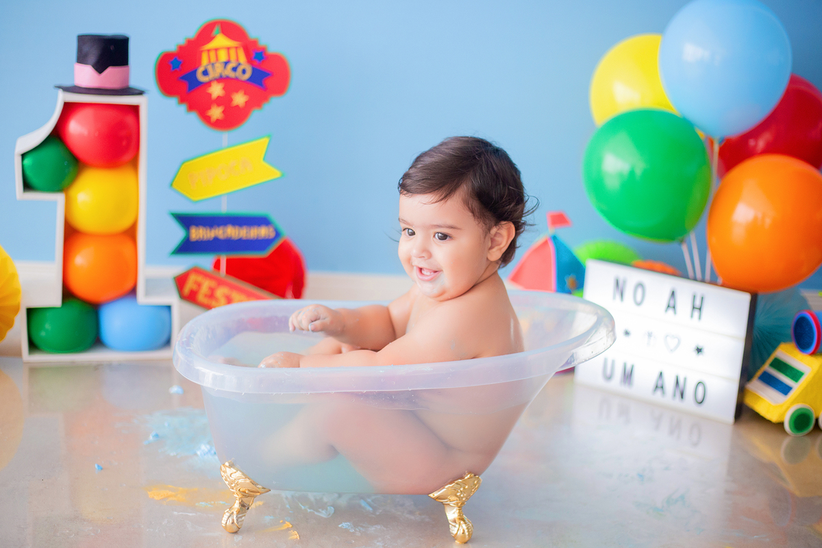 acompanhamento mensal de bebe caxias do sul figurino cenario tematico  personagem foto infantil serra gaucha fotografia familia mundo azul rosa ensaio fotografico crianca newborn baby menino menina smash the cake esmague o bolo banheira urso circo