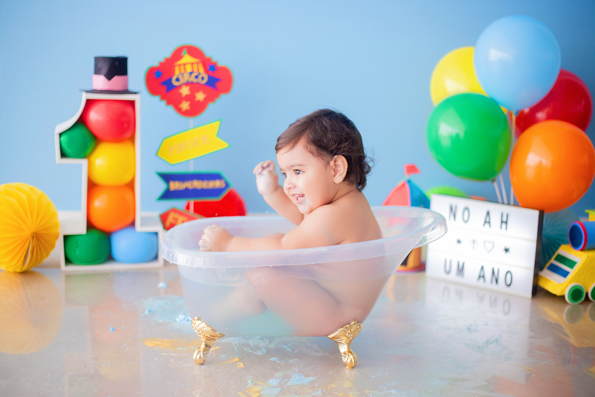 acompanhamento mensal de bebe caxias do sul figurino cenario tematico  personagem foto infantil serra gaucha fotografia familia mundo azul rosa ensaio fotografico crianca newborn baby menino menina smash the cake esmague o bolo banheira urso circo