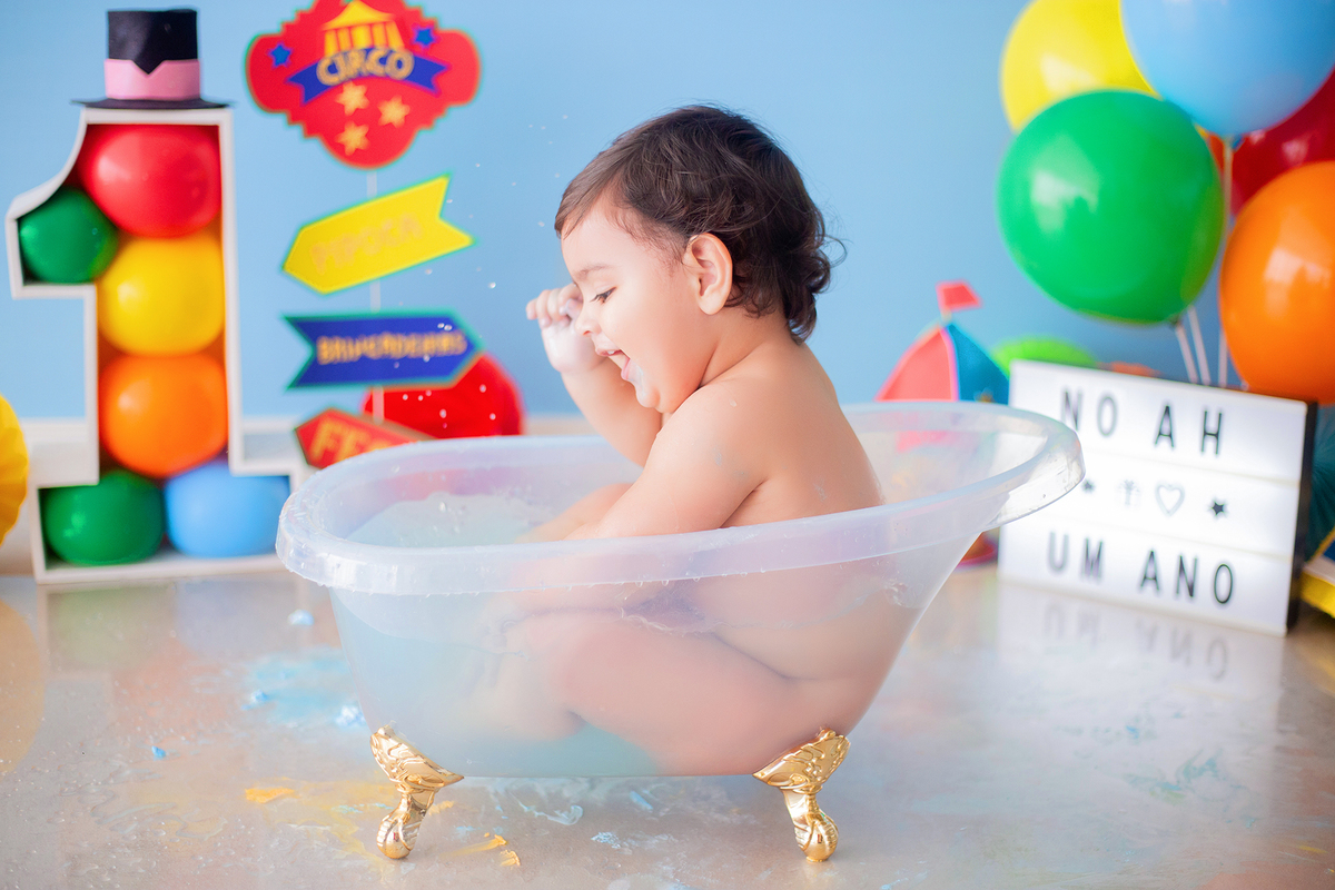 acompanhamento mensal de bebe caxias do sul figurino cenario tematico  personagem foto infantil serra gaucha fotografia familia mundo azul rosa ensaio fotografico crianca newborn baby menino menina smash the cake esmague o bolo banheira urso circo