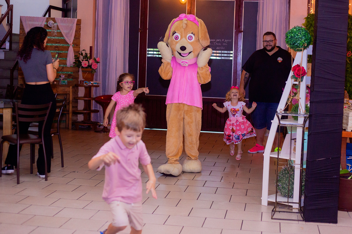 acompanhamento mensal de bebe caxias do sul figurino cenario tematico  personagem foto infantil serra gaucha fotografia familia mundo azul rosa ensaio fotografico crianca newborn baby menino menina smash the cake esmague o bolo banheira urso circo