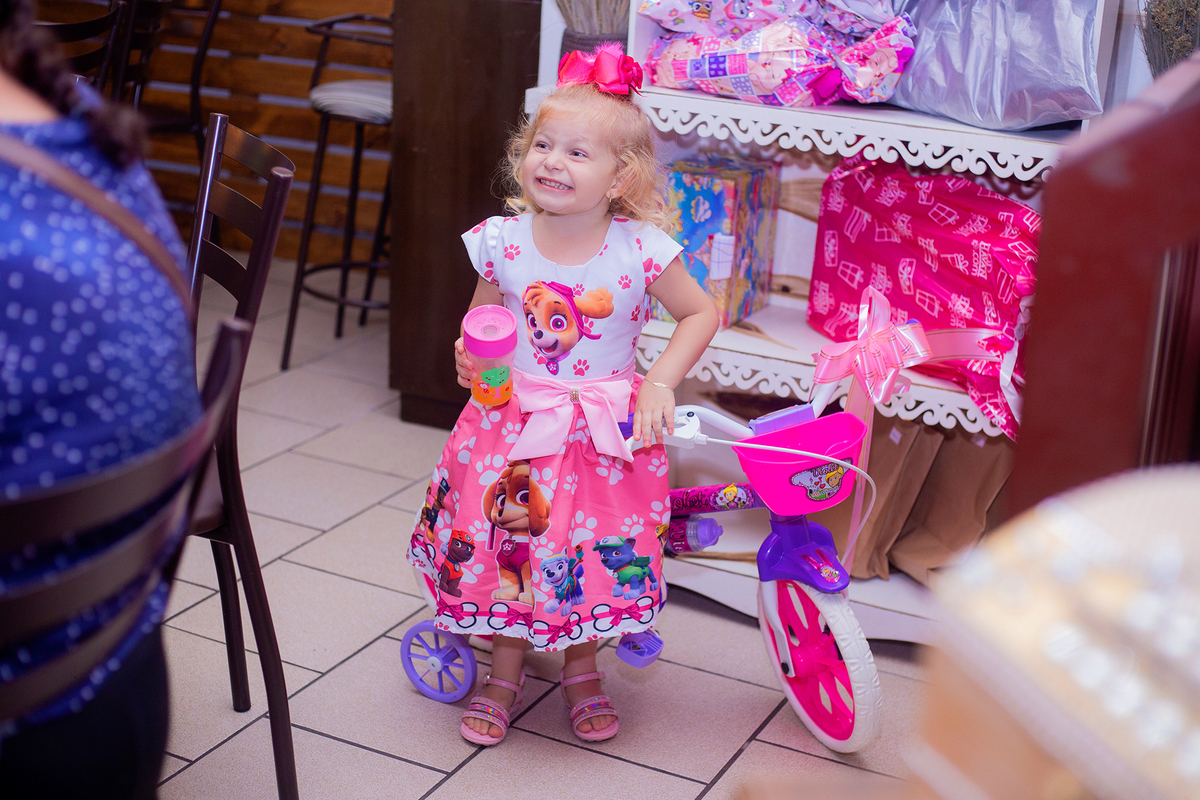 acompanhamento mensal de bebe caxias do sul figurino cenario tematico  personagem foto infantil serra gaucha fotografia familia mundo azul rosa ensaio fotografico crianca newborn baby menino menina smash the cake esmague o bolo banheira urso circo