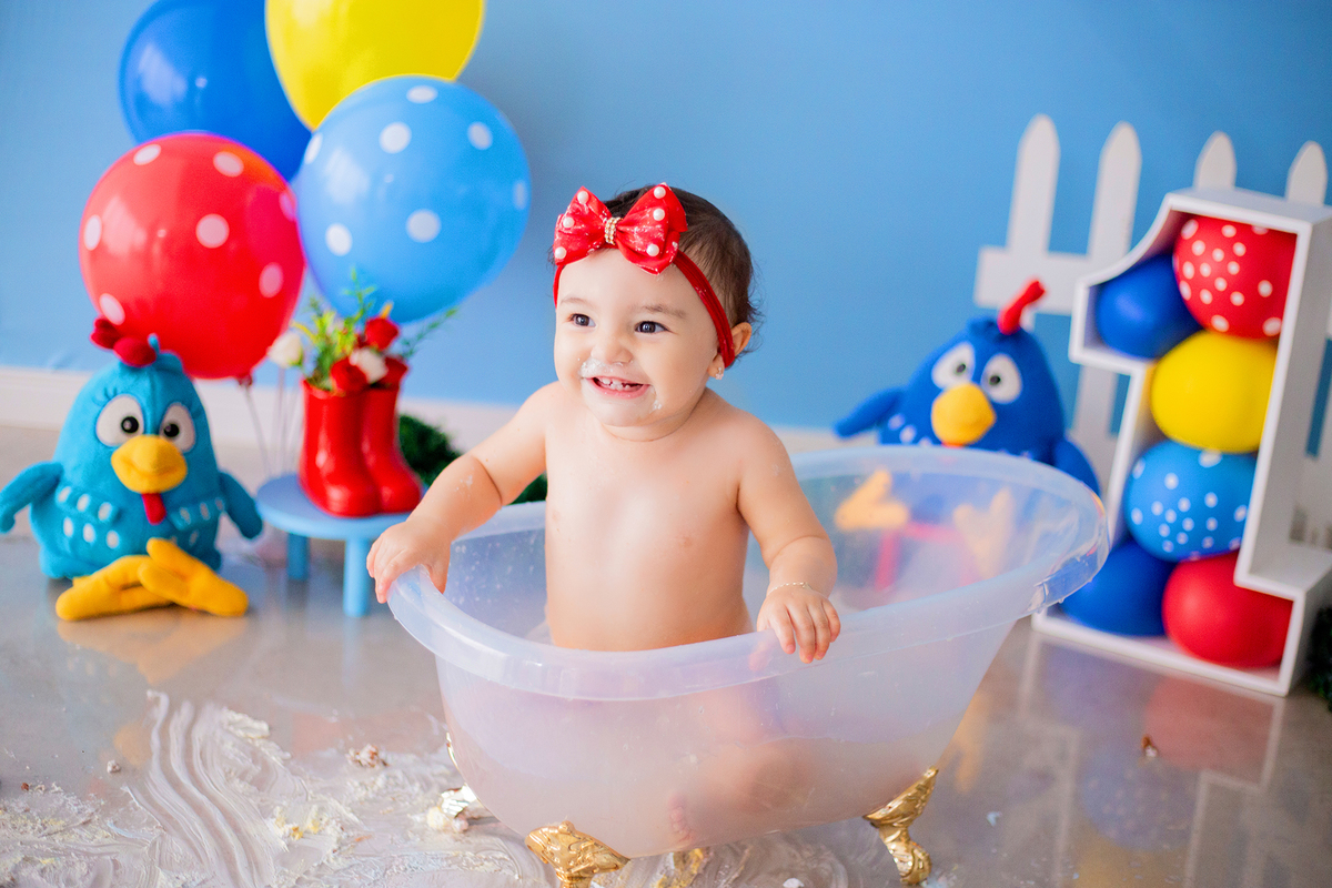acompanhamento mensal de bebe caxias do sul figurino cenario tematico  personagem foto infantil serra gaucha fotografia familia mundo azul rosa ensaio fotografico crianca newborn baby menino menina smash the cake esmague o bolo banheira urso circo