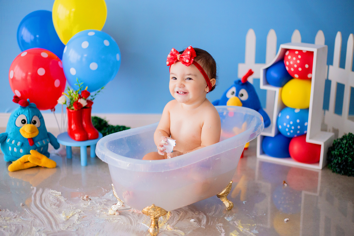 acompanhamento mensal de bebe caxias do sul figurino cenario tematico  personagem foto infantil serra gaucha fotografia familia mundo azul rosa ensaio fotografico crianca newborn baby menino menina smash the cake esmague o bolo banheira urso circo