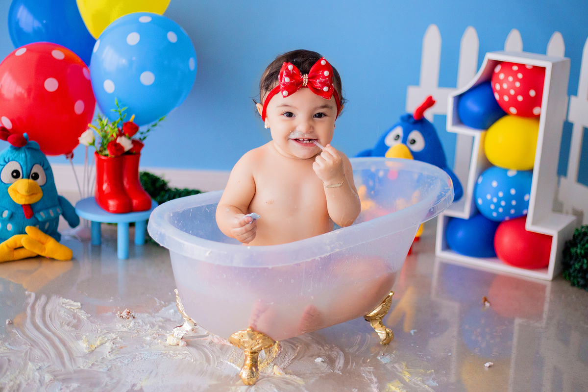 acompanhamento mensal de bebe caxias do sul figurino cenario tematico  personagem foto infantil serra gaucha fotografia familia mundo azul rosa ensaio fotografico crianca newborn baby menino menina smash the cake esmague o bolo banheira urso circo