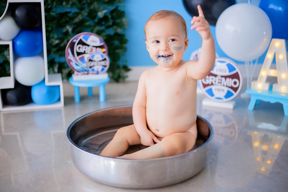 acompanhamento mensal de bebe caxias do sul figurino cenario tematico  personagem foto infantil serra gaucha fotografia familia mundo azul rosa ensaio fotografico crianca newborn baby menino menina smash the cake esmague o bolo banheira urso circo
