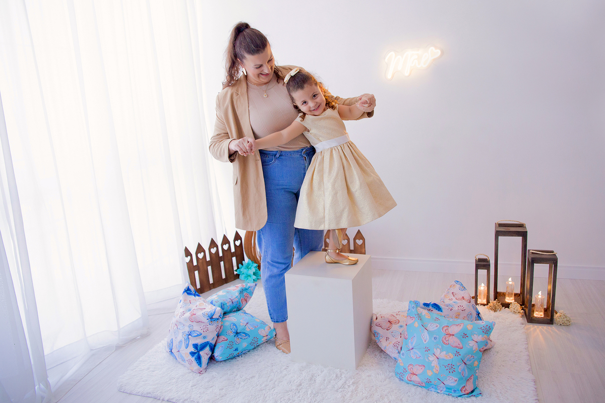acompanhamento mensal de bebe caxias do sul figurino cenario tematico  personagem foto infantil serra gaucha fotografia familia mundo azul rosa ensaio fotografico crianca newborn baby menino menina smash the cake esmague o bolo banheira urso circo