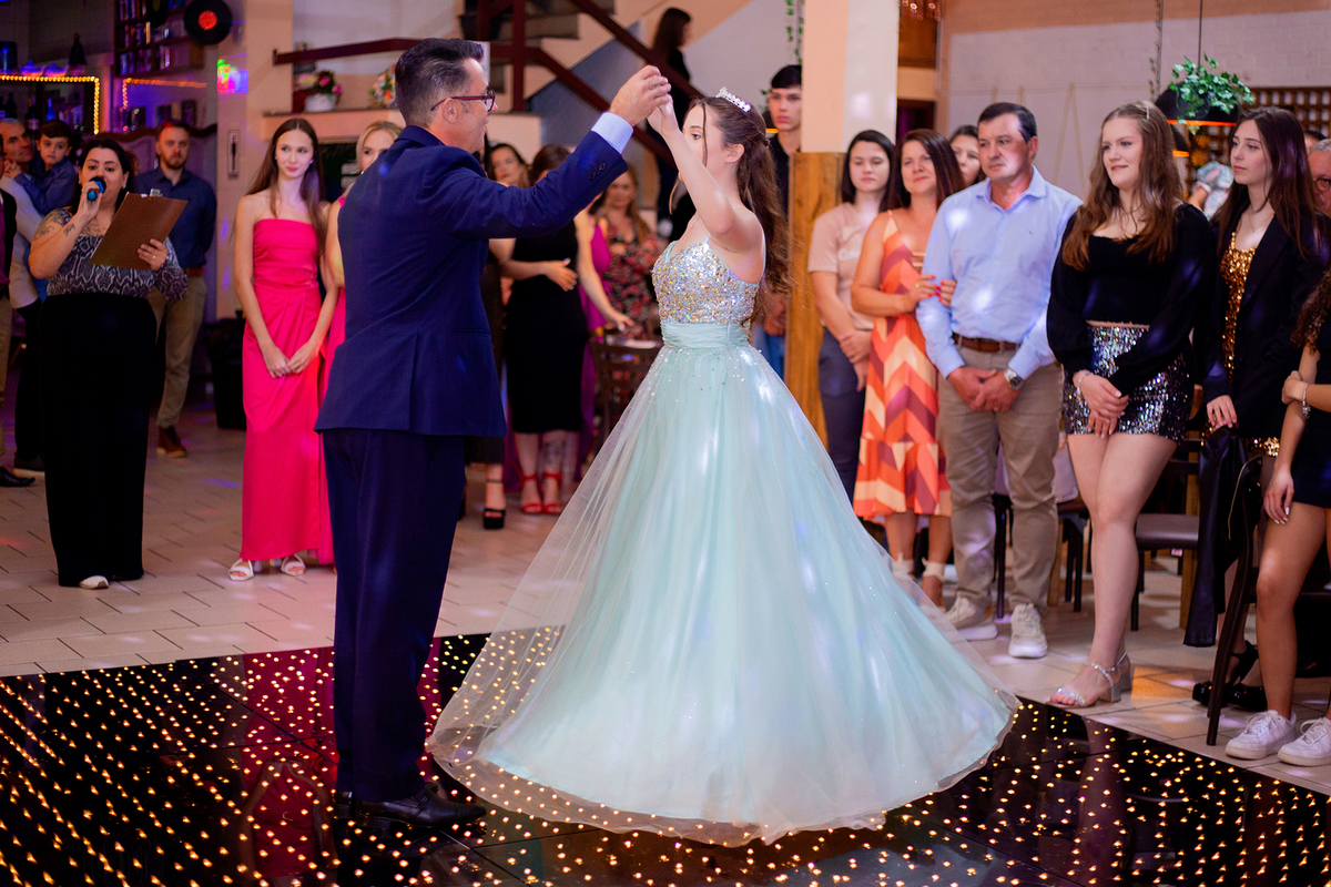 acompanhamento mensal de bebe caxias do sul figurino cenario tematico  personagem foto infantil serra gaucha fotografia familia mundo azul rosa ensaio fotografico crianca newborn baby menino menina smash the cake esmague o bolo banheira urso circo