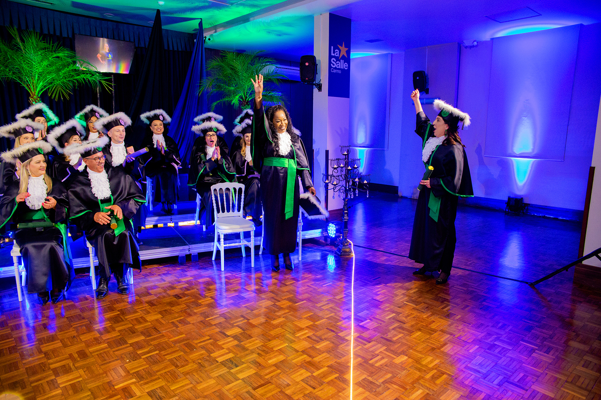 acompanhamento mensal de bebe caxias do sul figurino cenario tematico  personagem foto infantil serra gaucha fotografia familia mundo azul rosa ensaio fotografico crianca newborn baby menino menina smash the cake esmague o bolo banheira urso circo