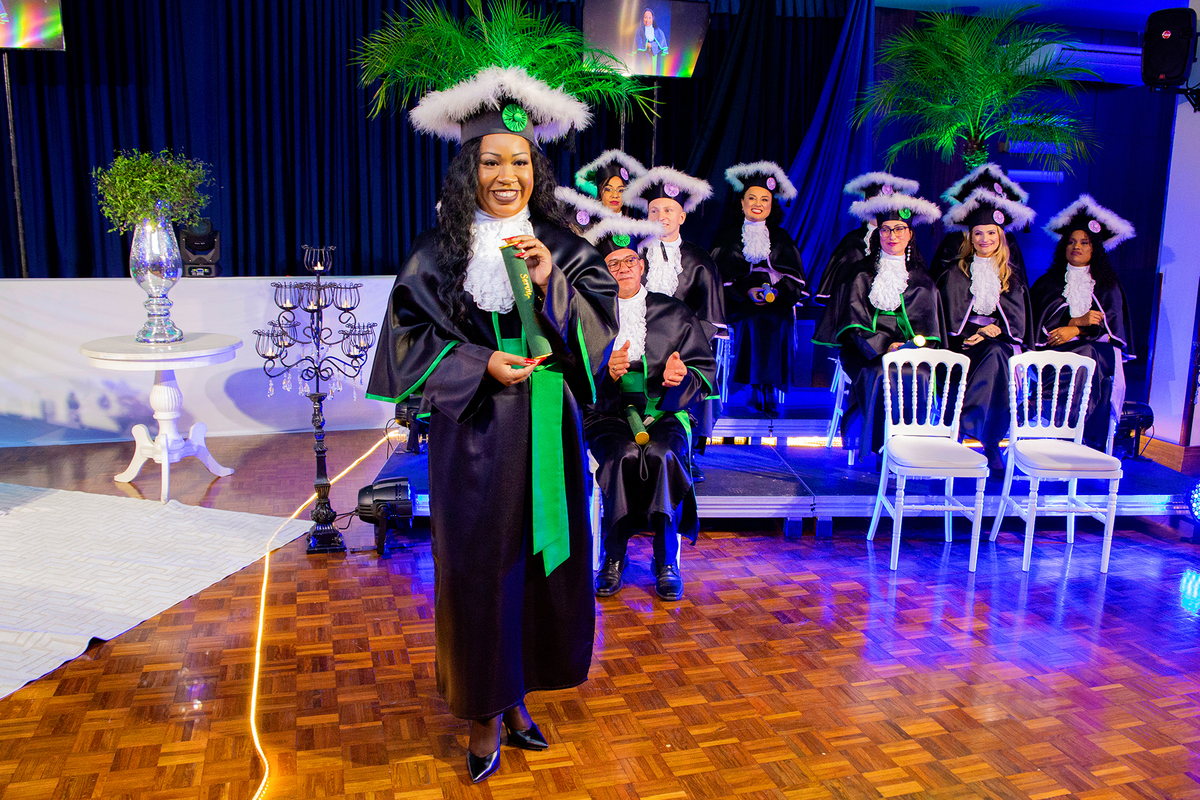 acompanhamento mensal de bebe caxias do sul figurino cenario tematico  personagem foto infantil serra gaucha fotografia familia mundo azul rosa ensaio fotografico crianca newborn baby menino menina smash the cake esmague o bolo banheira urso circo