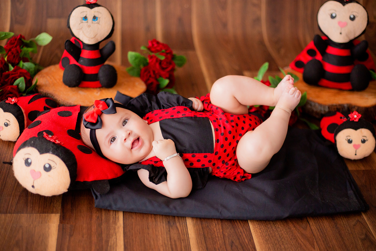 acompanhamento mensal de bebe caxias do sul figurino cenario tematico  personagem foto infantil serra gaucha fotografia familia mundo azul rosa ensaio fotografico crianca newborn baby menino menina smash the cake esmague o bolo banheira urso circo